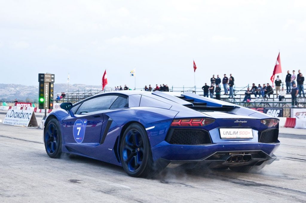 Lamborghini Aventador vs BMW M6 PP-Performance – KICKCUBE